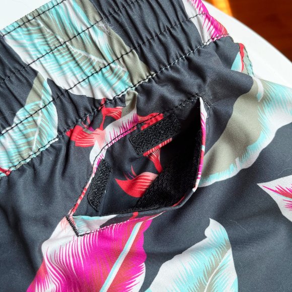 Volcom Black Fronds 4ever 2" Board Shorts size Small - Picture 7 of 12